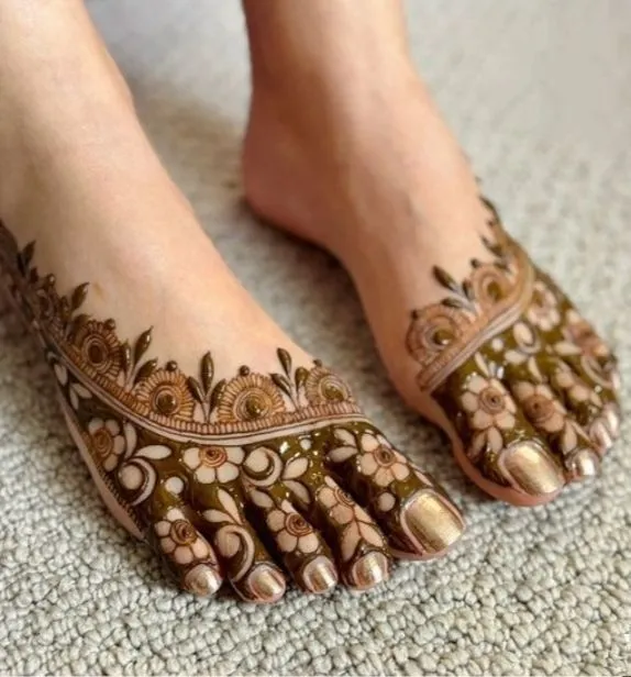 Floral foot mehndi