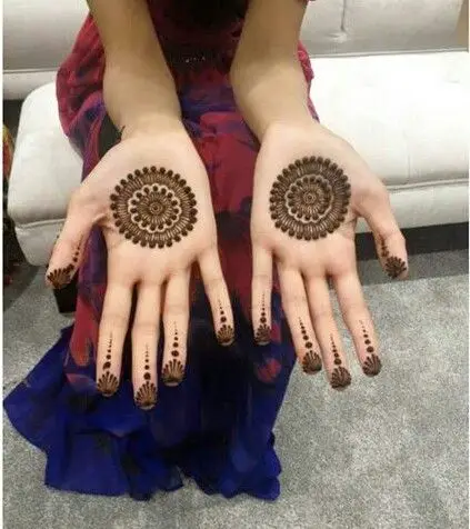 Geometric finger mehndi designs