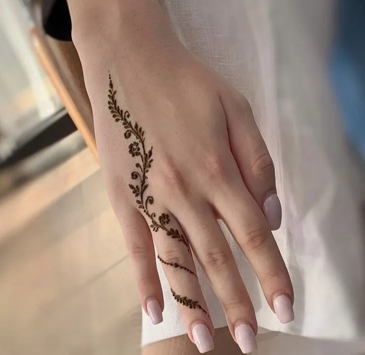 Henna for ring finger on back side