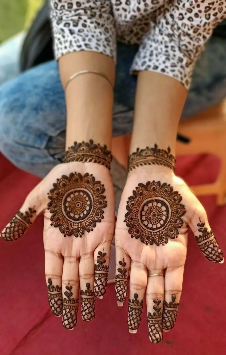 Indian Simple Circle Henna