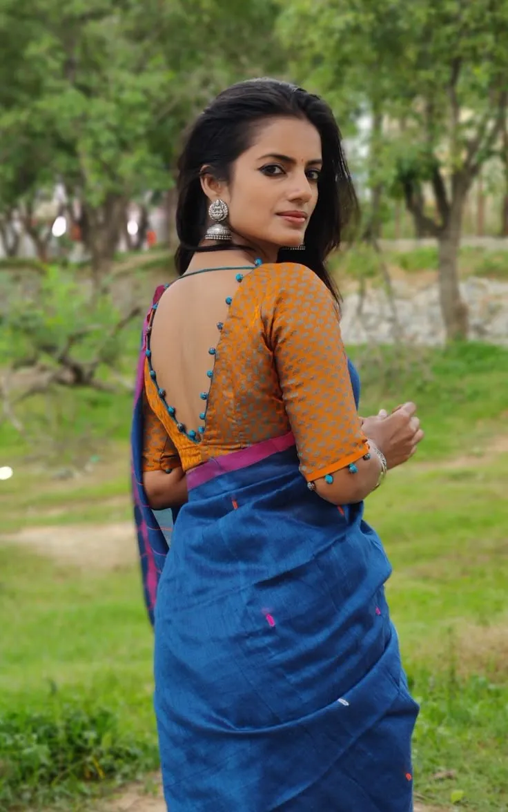 Kerala kasavu saree blouse neck
