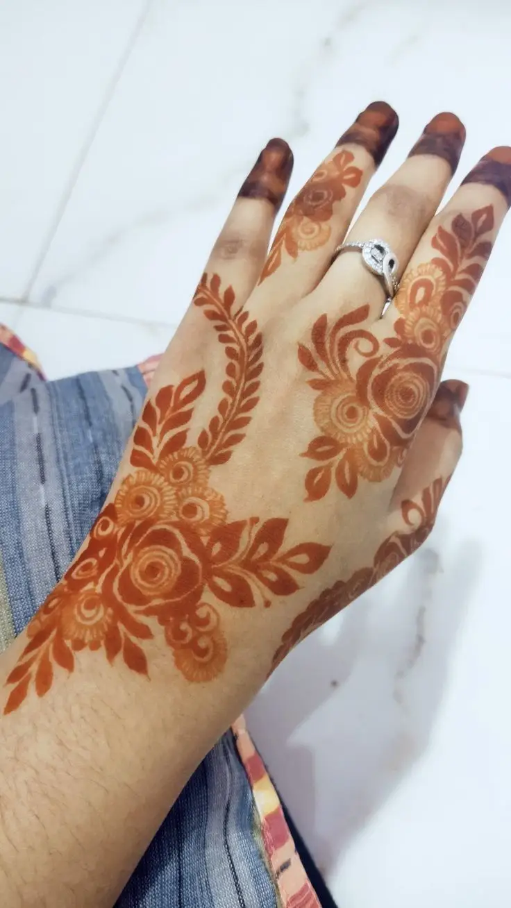 Khafif Mehndi for Front Hand