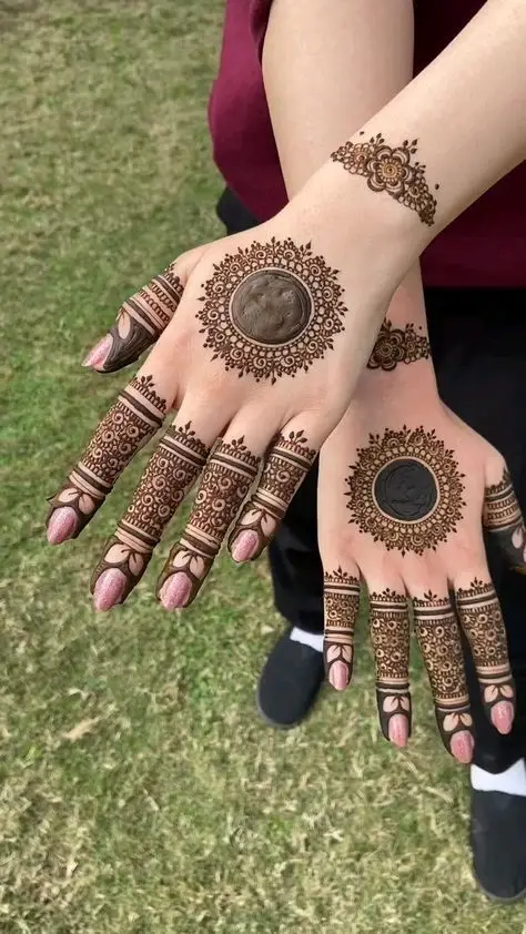 Left Hand Circle Mehndi