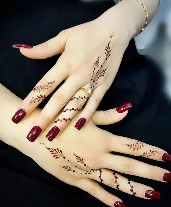 Micro mehndi for fingers