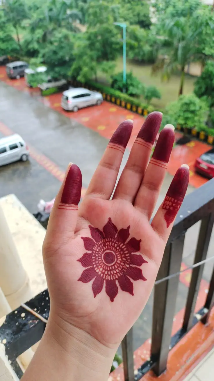 Minimalist Circle Henna
