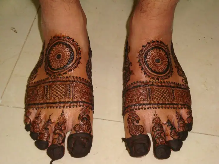 Parani designs for groom’s legs