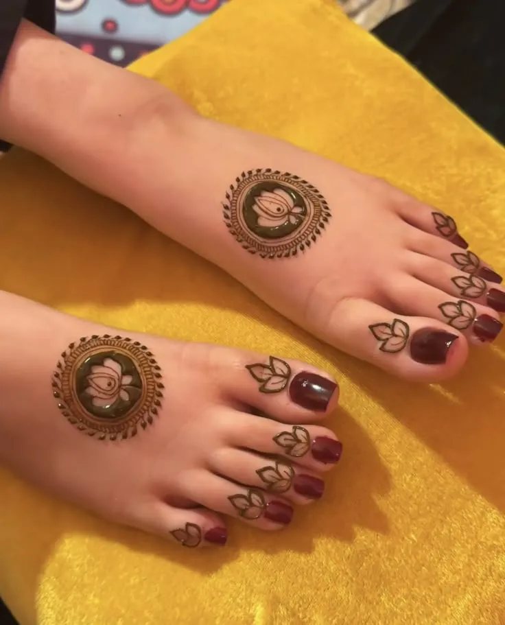 Side foot mehndi
