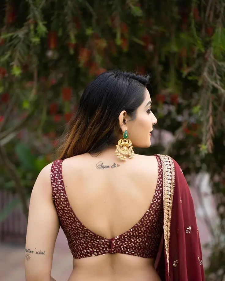 Silk sleeveless blouse designs