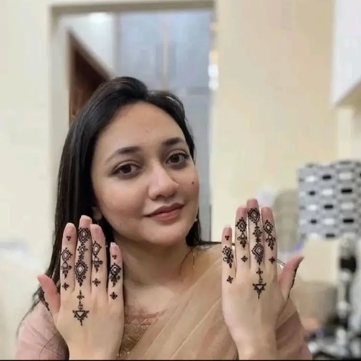 Simple finger mehndi designs