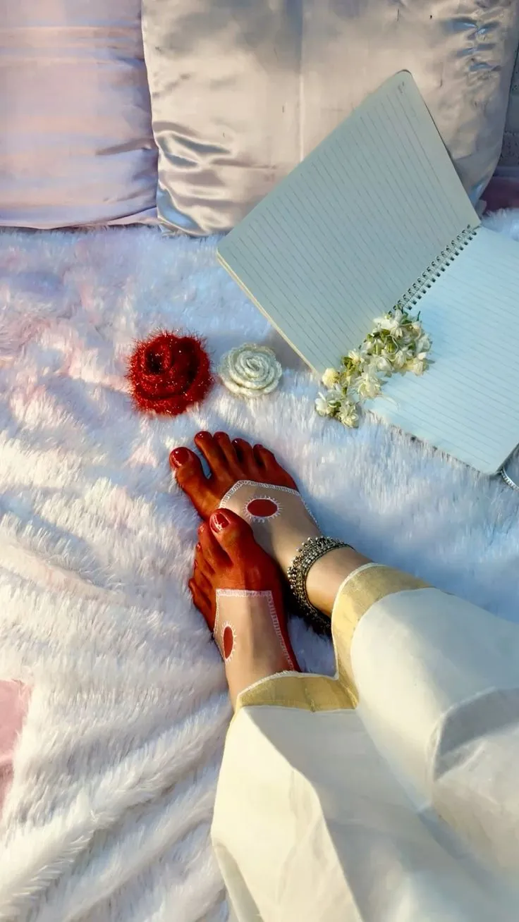 Simple foot mehndi design