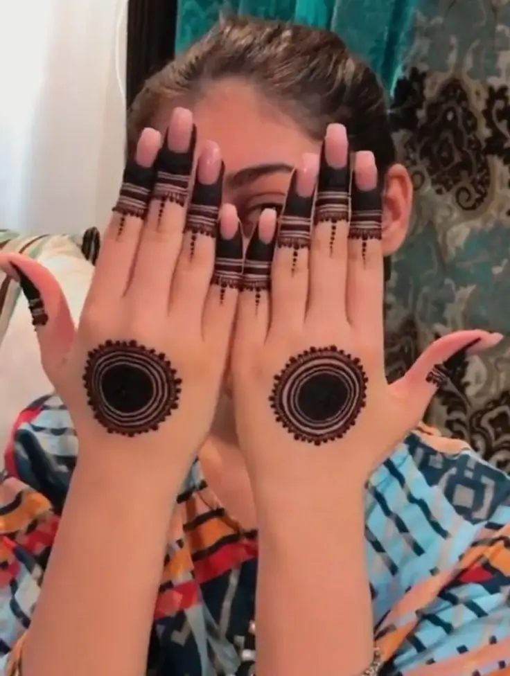 Single Circle Mehndi Design