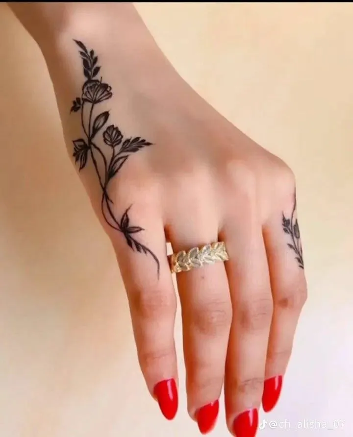Single finger henna designs