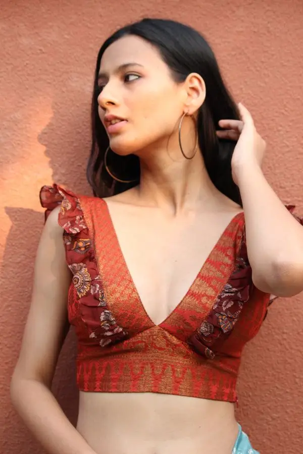 Sleeveless blouse cutting and stitching front back