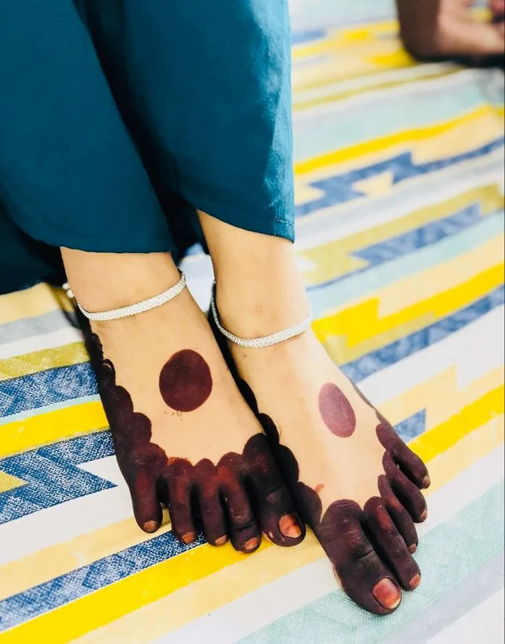 Small foot mehndi designs