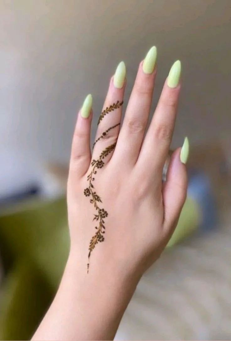 Small ring finger mehndi
