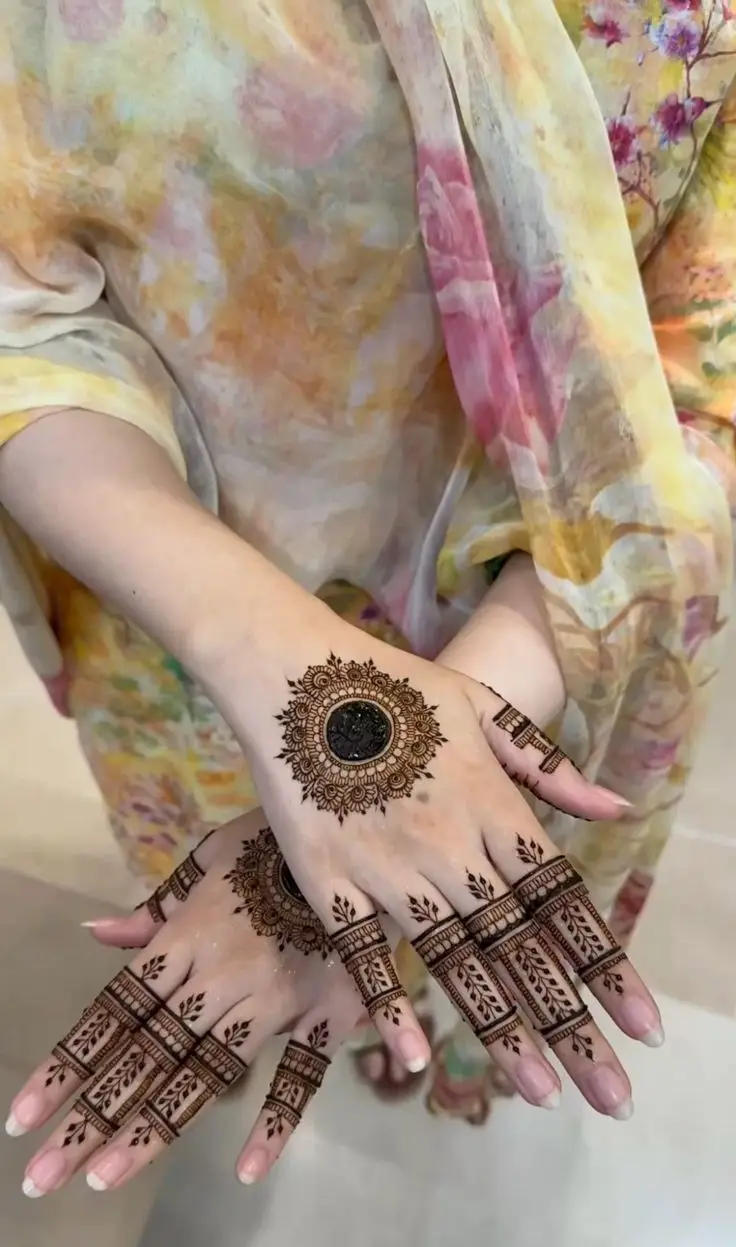 Stylish finger mehndi designs