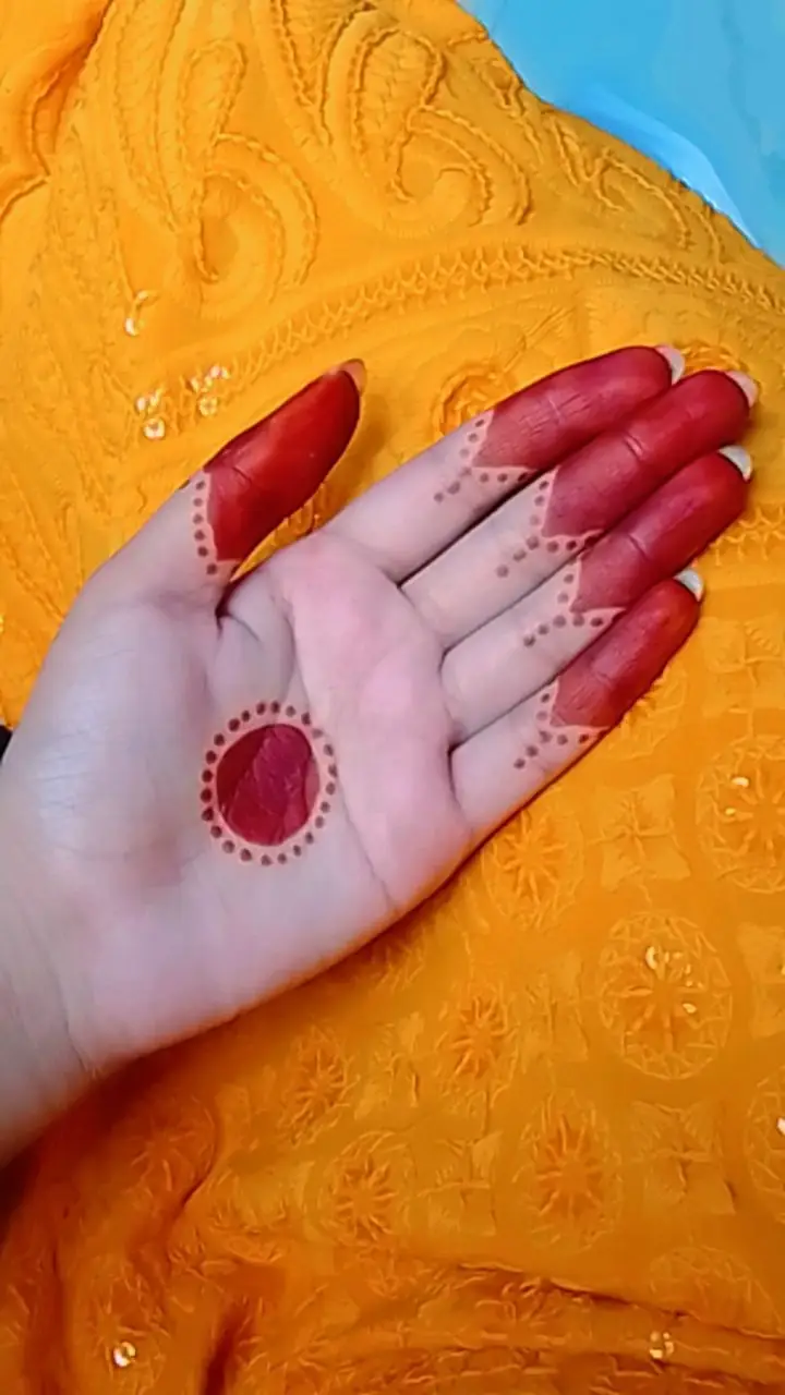 Trendy Circle Mehndi Designs