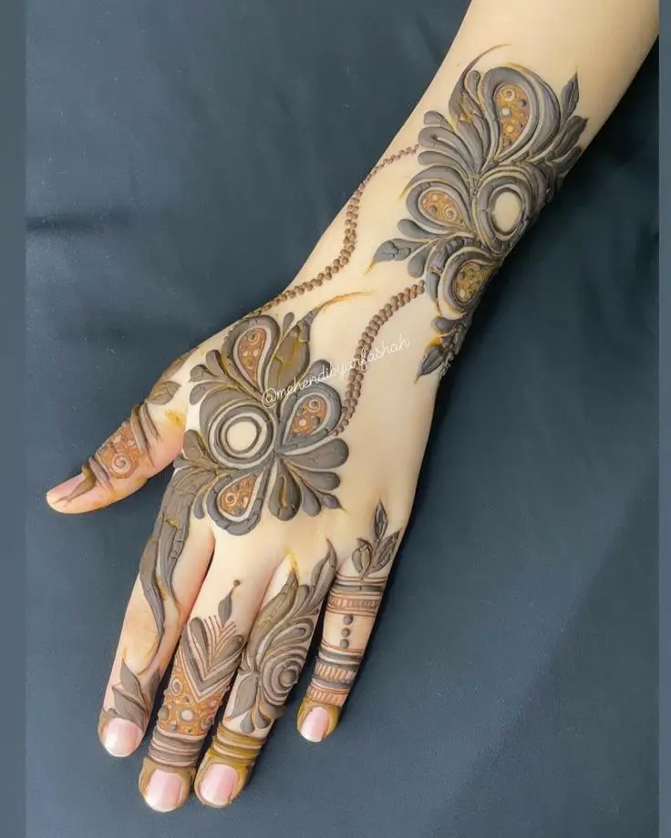 Trendy Light Mehndi