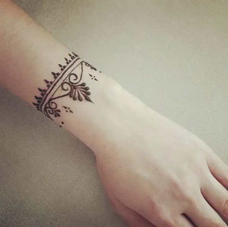 back hand bracelet mehndi design