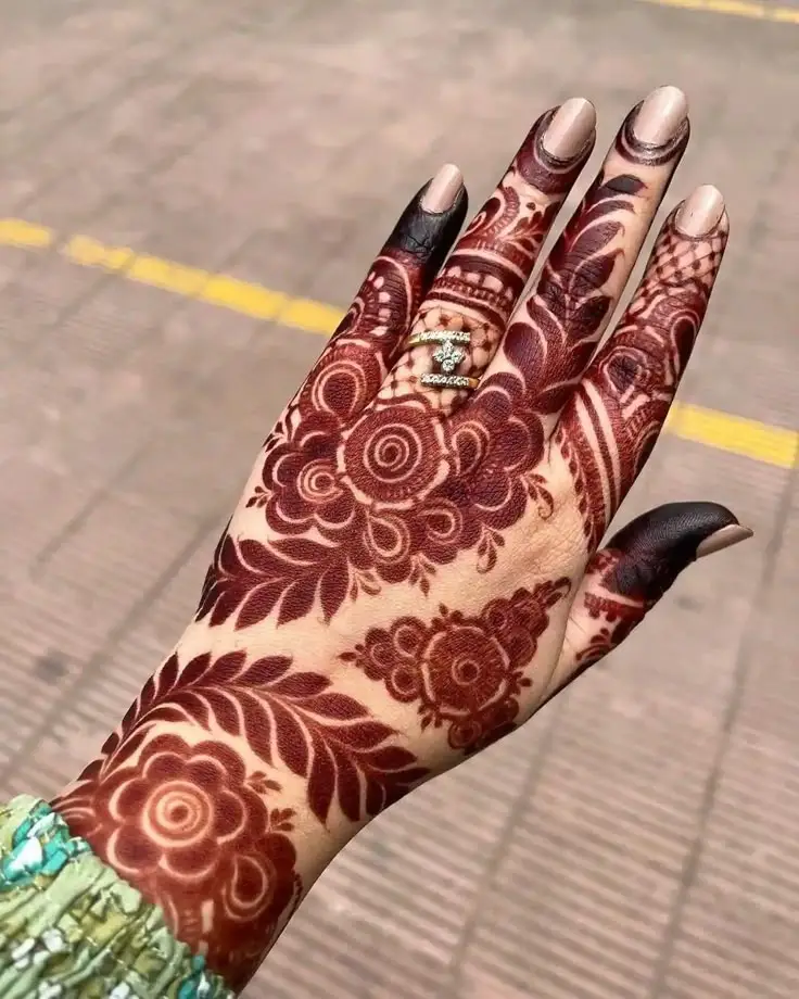 back hand dubai mehndi design