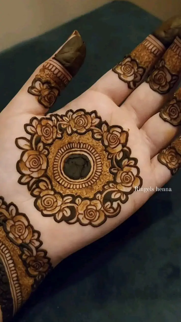 back hand khafif mehndi design