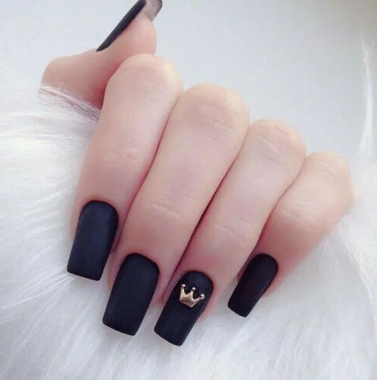 black and gold nail art