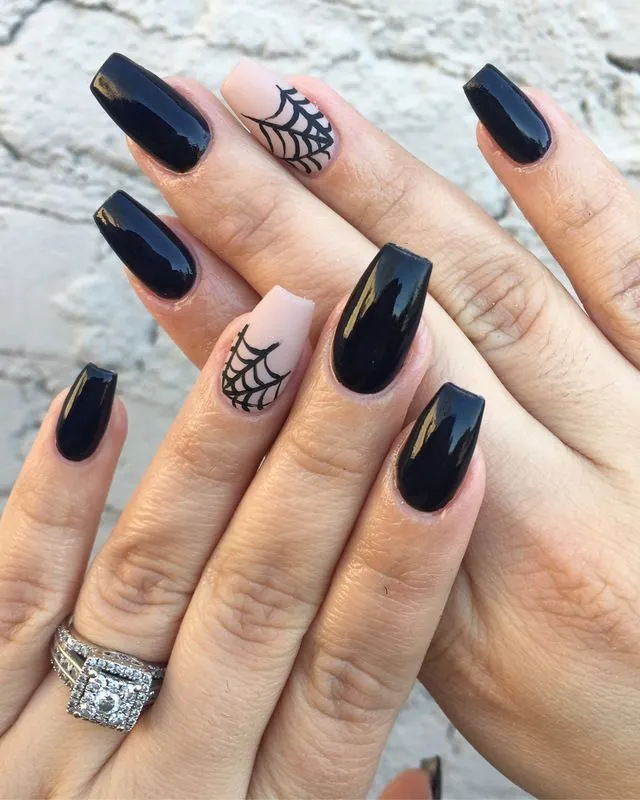 black nail art for short nails