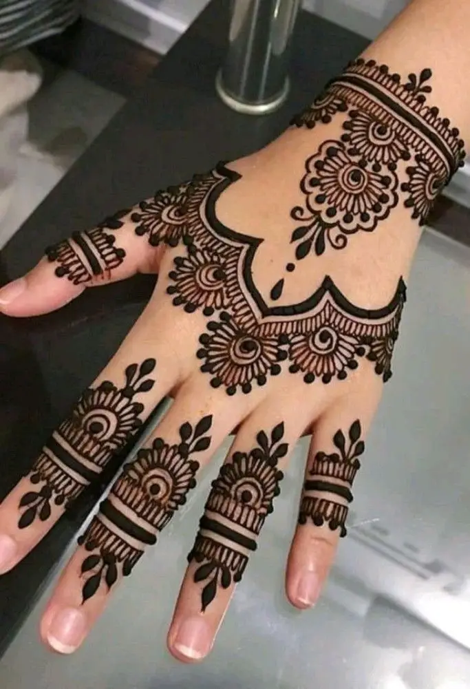 bridal stylish khafif mehndi design