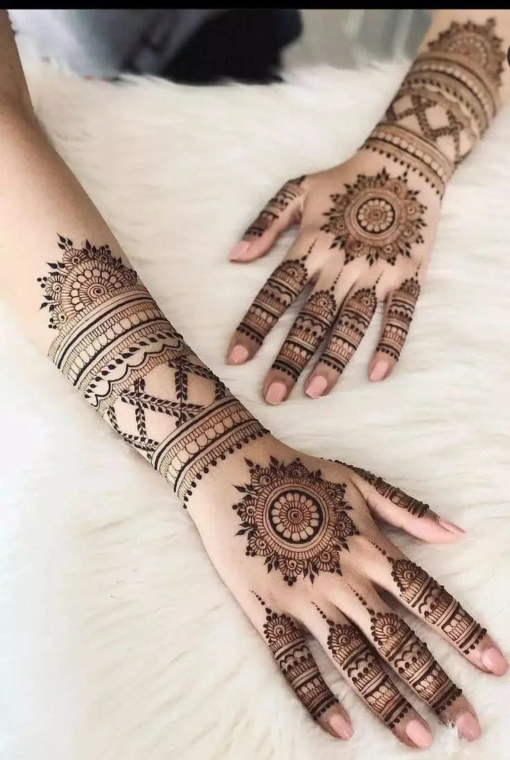 center focused mehndi art