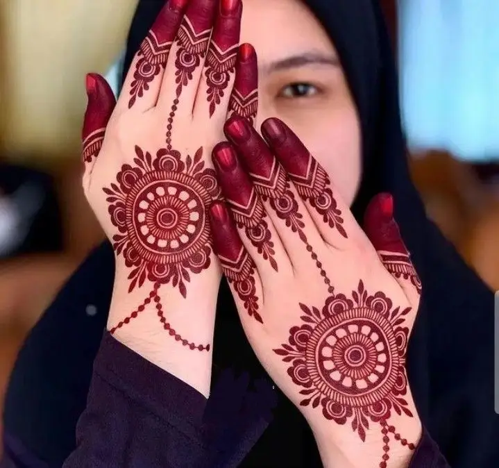 circle mehndi design back hand