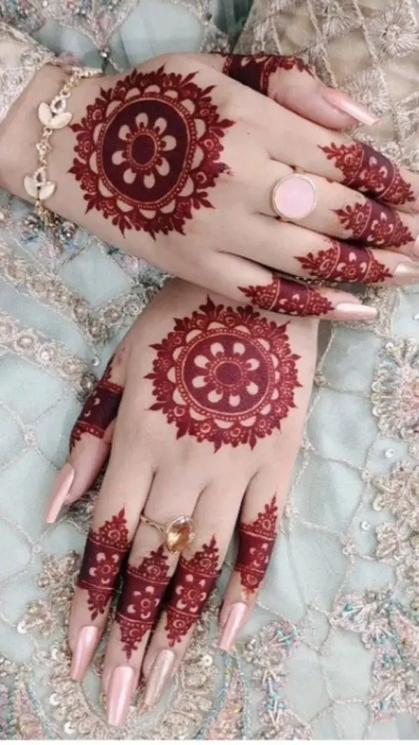 circle mehndi design simple