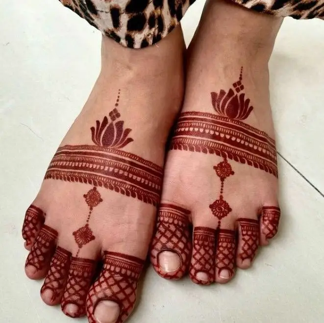 cute simple easy foot mehndi design