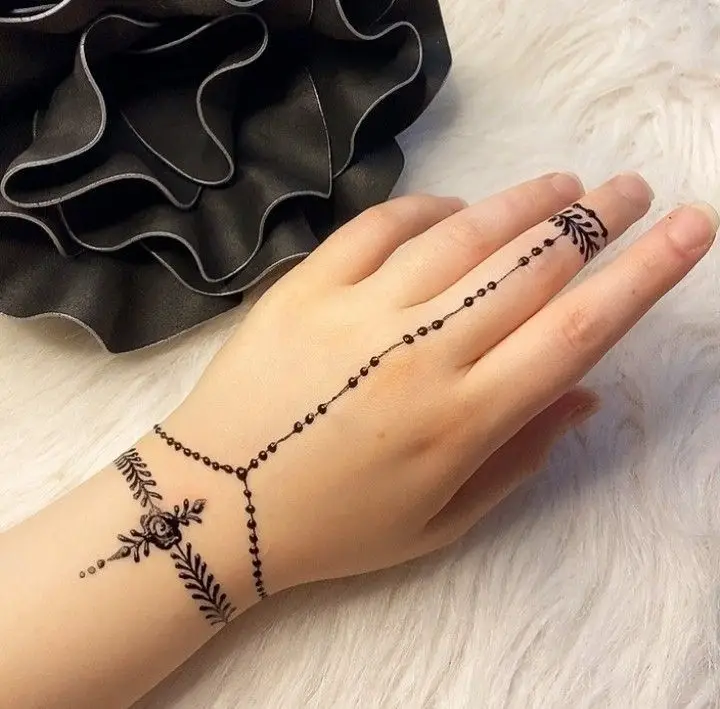 desi bracelet mehndi design