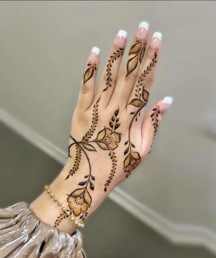 detailed arabic mehndi