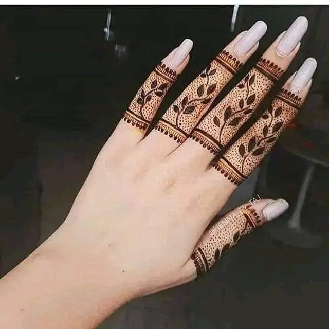 elegant mehndi for fingers