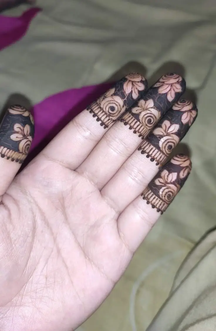 finger cap mehndi design