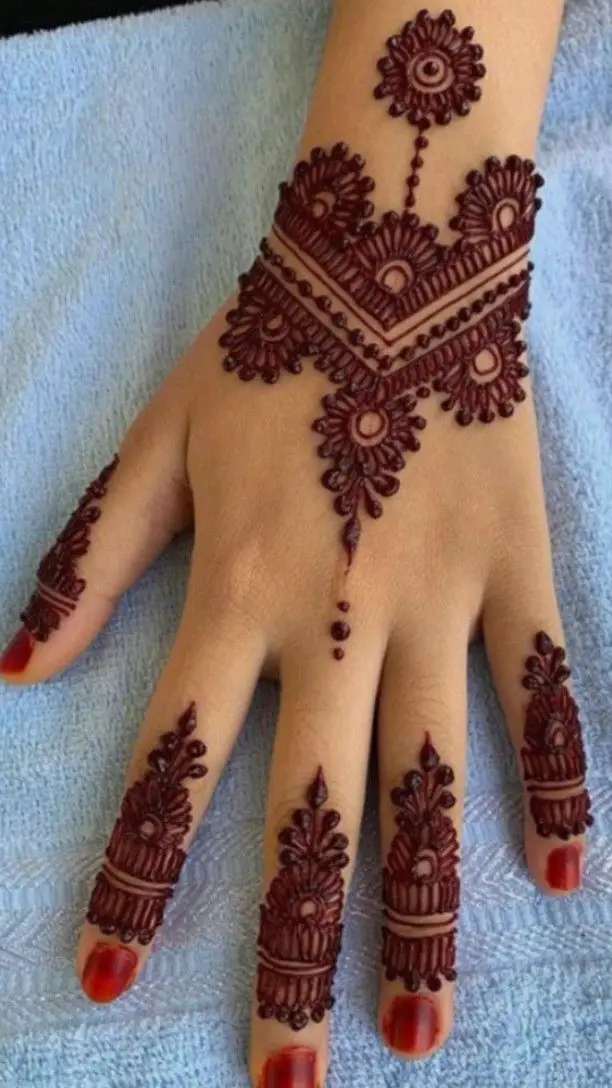 finger design henna