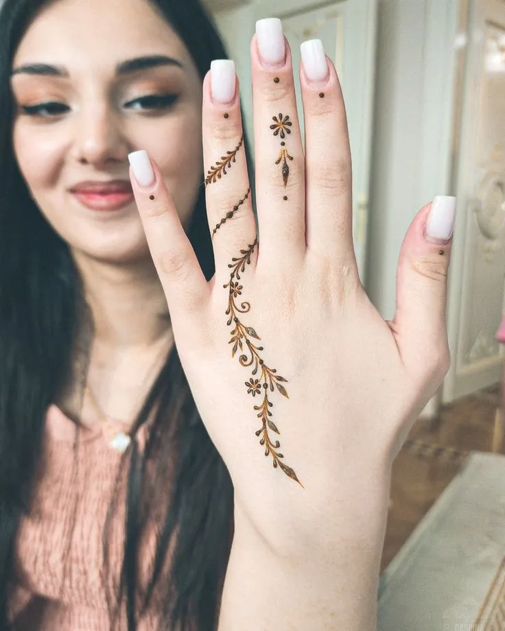 finger mehndi art