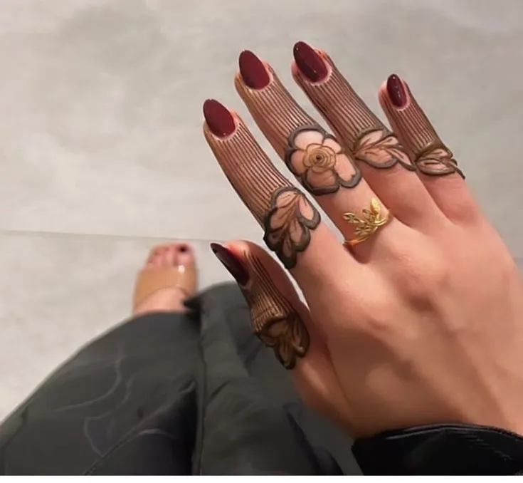 finger tip mehndi design