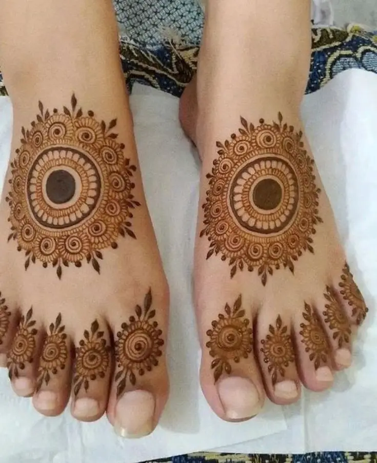 flower legs mehndi