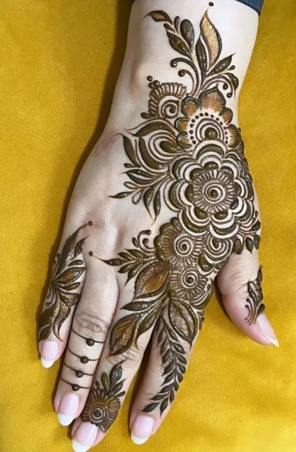 khafif mehndi design