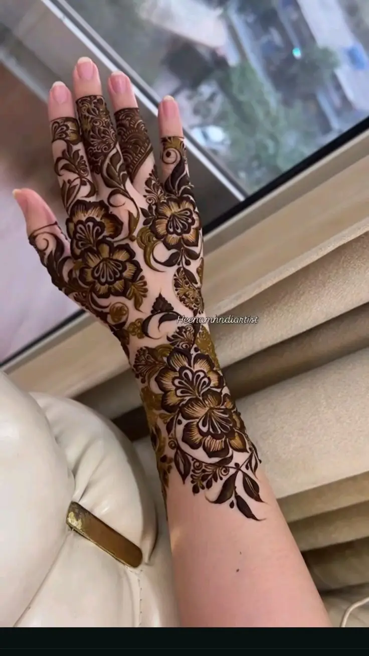 khafif mehndi design back hand