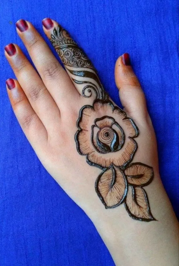latest khafif back hand mehndi for festive looks”