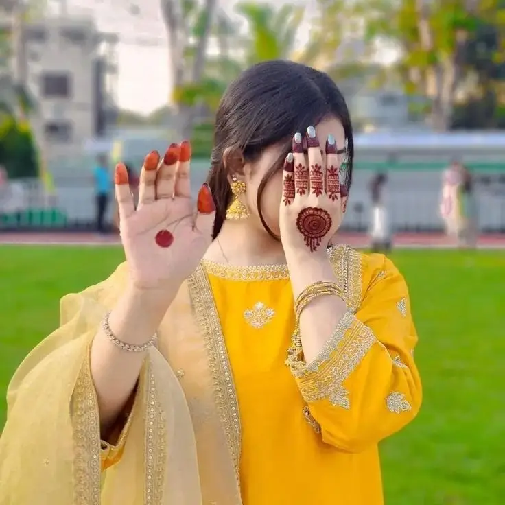 mehndi finger design front