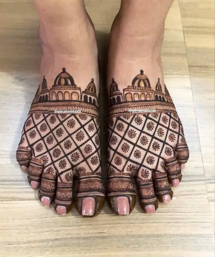 mehndi on legs