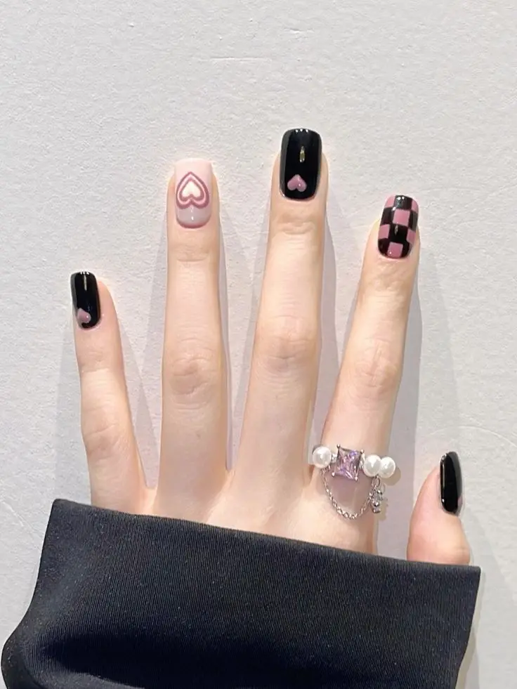nail art with black and white nail polish