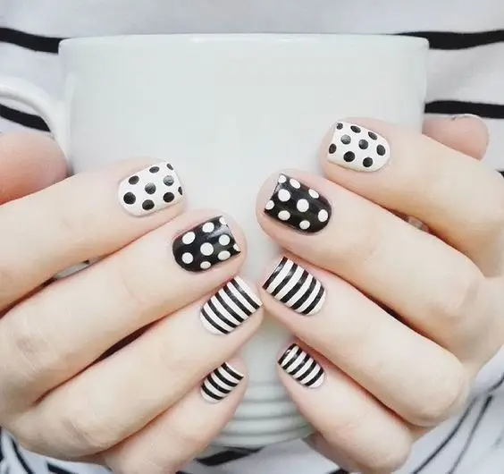nail design black white