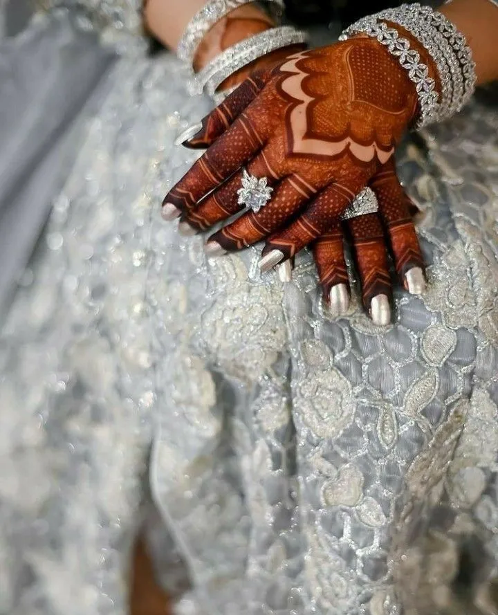 simple and classy mehndi for engagement brides