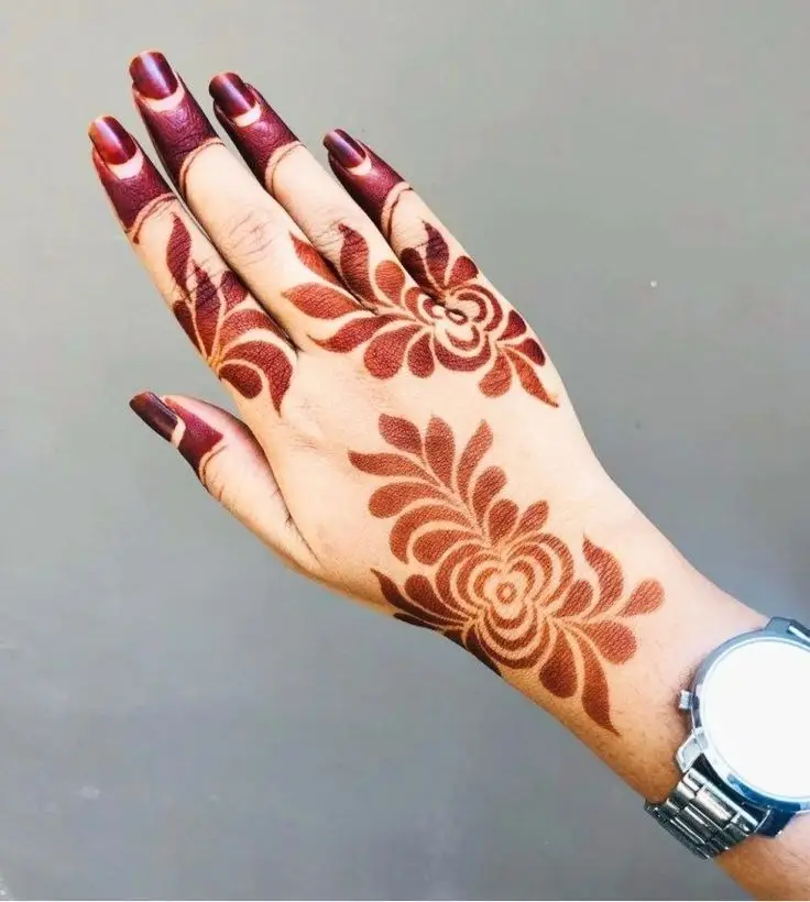 stylish instagram khafif mehndi design