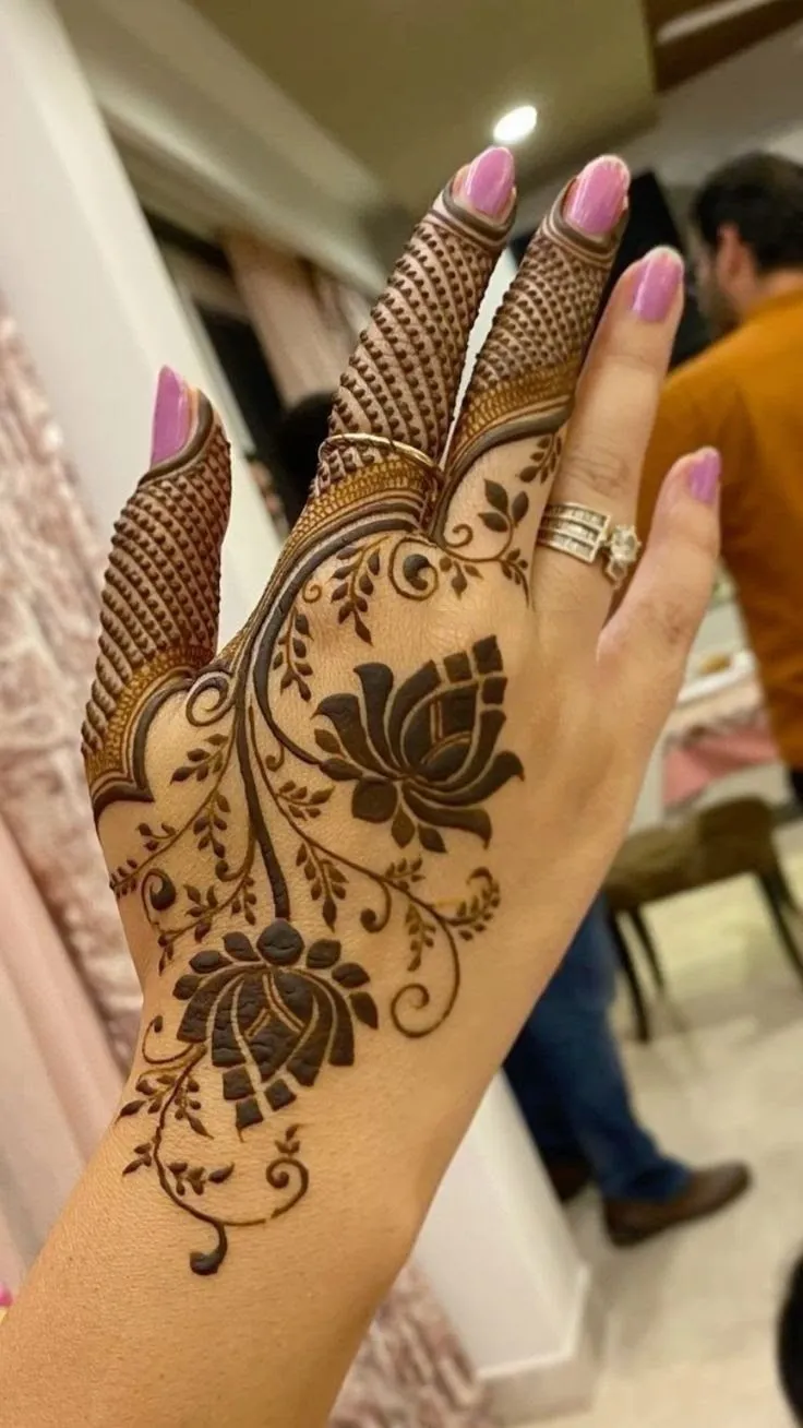 trending mehndi design